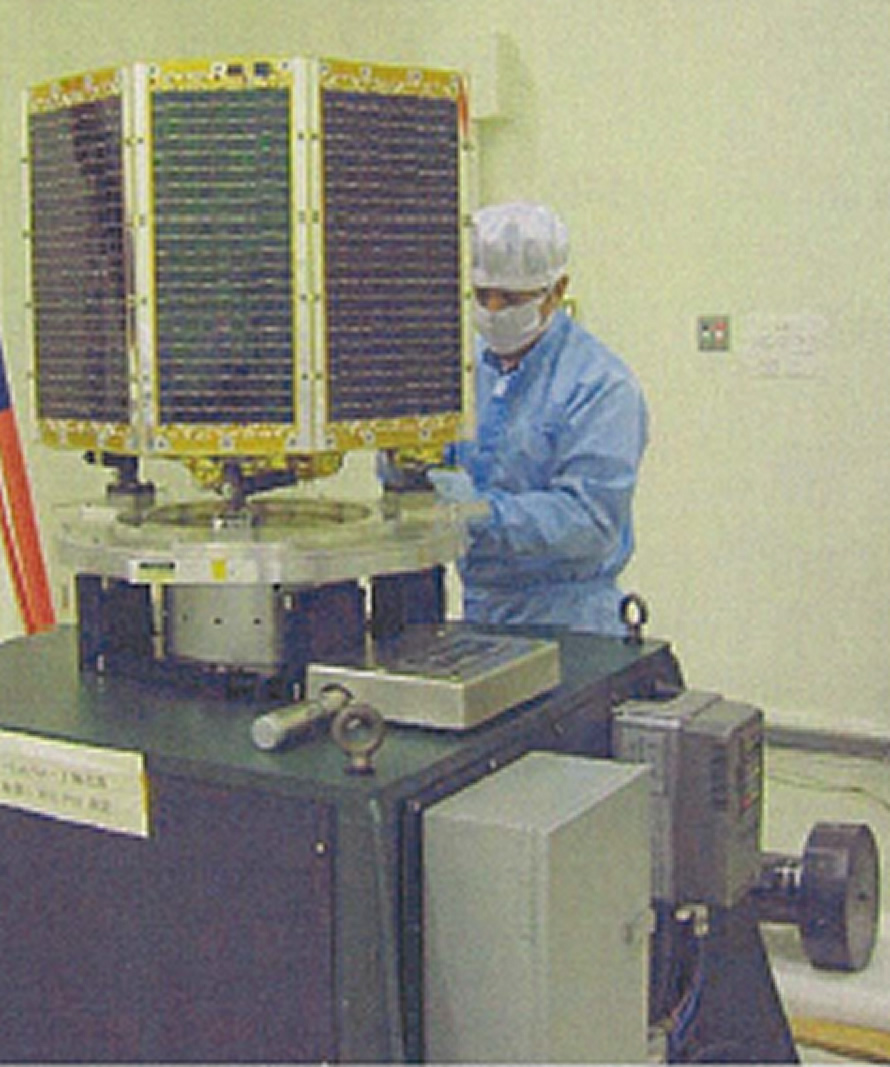 小型衛星用質量特性測定設備